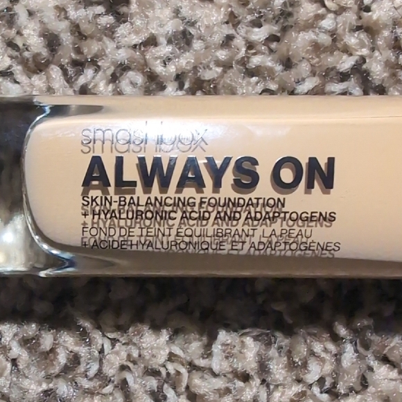Smashbox Always On Skin Balancing Foundation - Picture 2 of 4